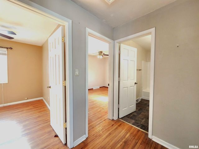 2210 W CLARKE Avenue, West Peoria, IL 61604