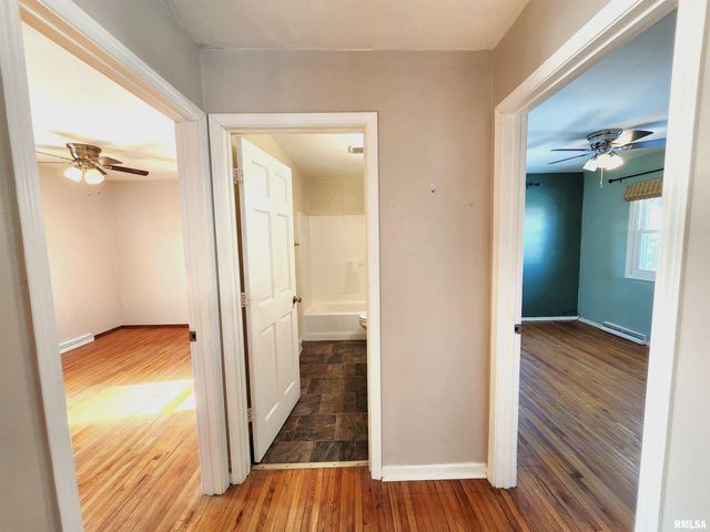 2210 W CLARKE Avenue, West Peoria, IL 61604