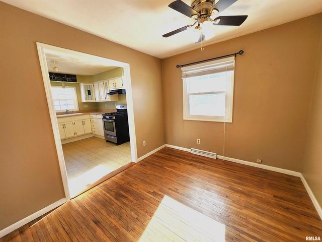 2210 W CLARKE Avenue, West Peoria, IL 61604