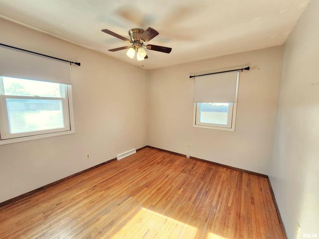 2210 W CLARKE Avenue, West Peoria, IL 61604