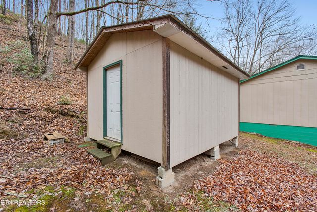 176 Pearly Ward Lane, Caryville, TN 37714