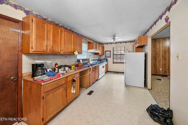 176 Pearly Ward Lane, Caryville, TN 37714