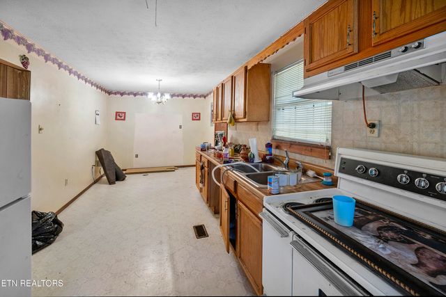 176 Pearly Ward Lane, Caryville, TN 37714