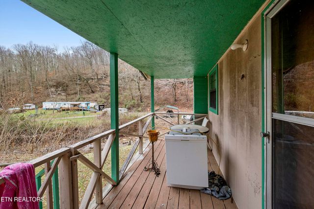 176 Pearly Ward Lane, Caryville, TN 37714