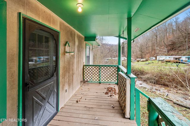 176 Pearly Ward Lane, Caryville, TN 37714