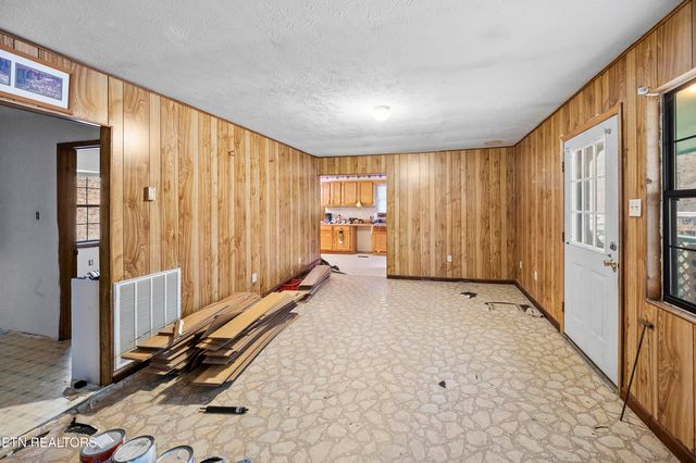 176 Pearly Ward Lane, Caryville, TN 37714