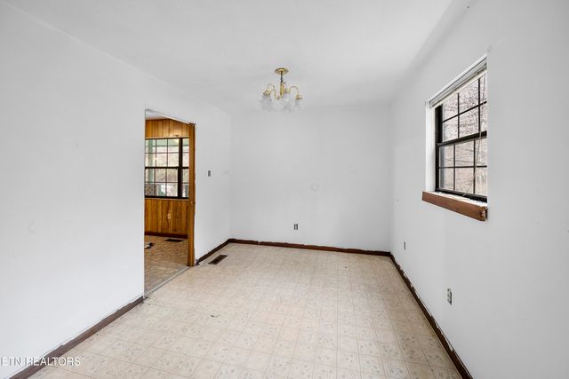 176 Pearly Ward Lane, Caryville, TN 37714