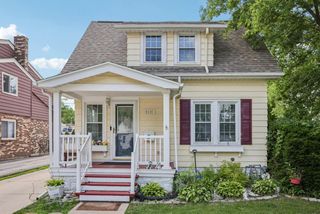 2131 S 90th STREET, West Allis, WI 53227