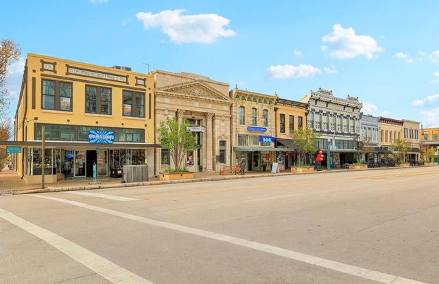 803 E 3rd ST, Georgetown, TX 78626