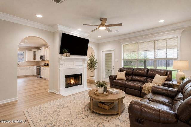 213 Colchester Drive, Broussard, LA 70518