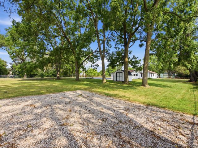 3093 Shaw Street, Burton, MI 48529