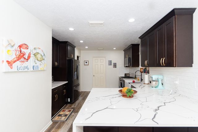 1714 Oak Valley Drive, Kemah, TX 77565