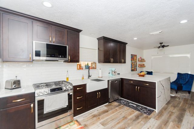 1714 Oak Valley Drive, Kemah, TX 77565