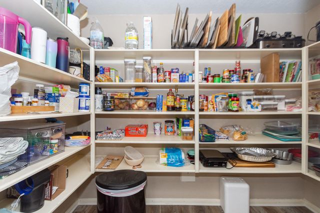 1714 Oak Valley Drive, Kemah, TX 77565