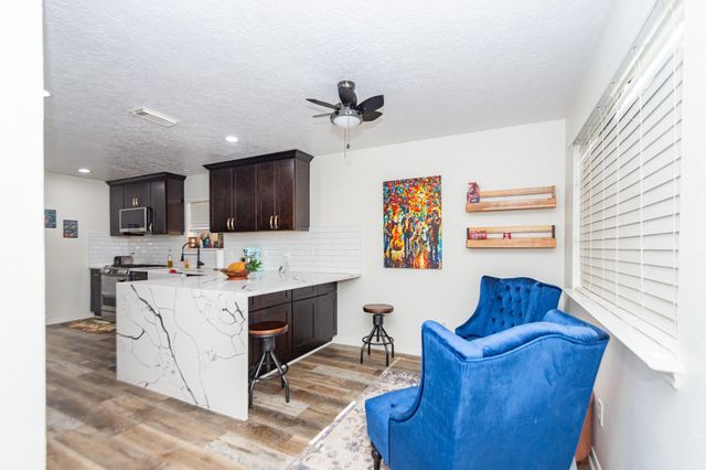 1714 Oak Valley Drive, Kemah, TX 77565