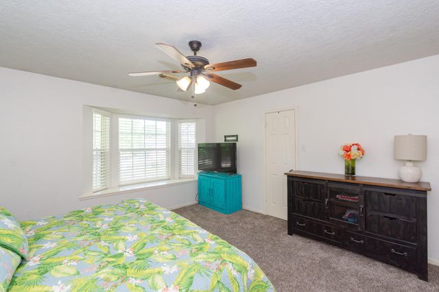 1714 Oak Valley Drive, Kemah, TX 77565