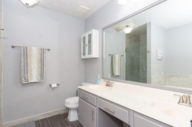 1714 Oak Valley Drive, Kemah, TX 77565