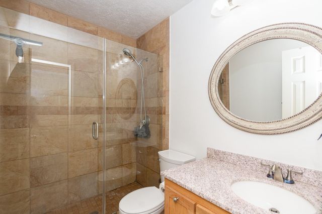 1714 Oak Valley Drive, Kemah, TX 77565