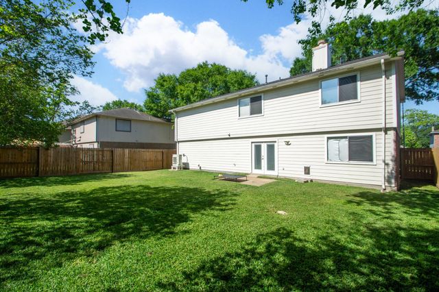 1714 Oak Valley Drive, Kemah, TX 77565