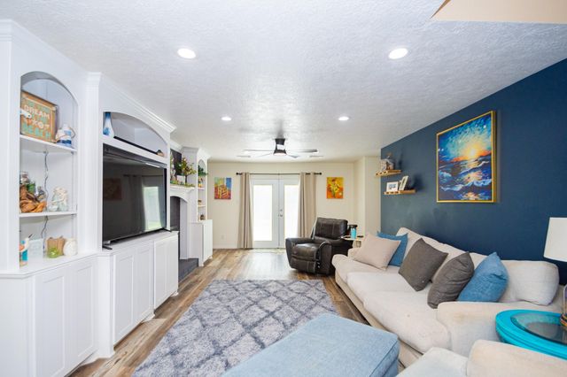 1714 Oak Valley Drive, Kemah, TX 77565