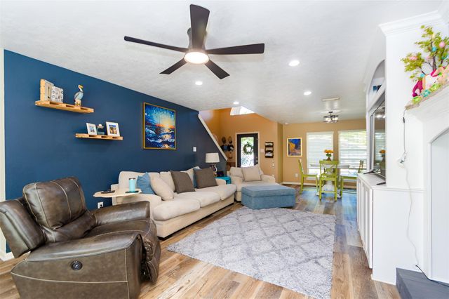 1714 Oak Valley Drive, Kemah, TX 77565