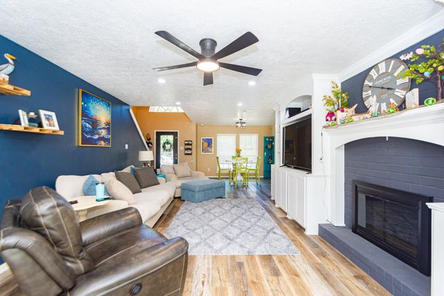 1714 Oak Valley Drive, Kemah, TX 77565