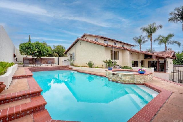 2740 Crownpoint Pl, Escondido, CA 92027