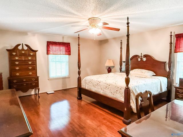 520 Diversey Street, Rainbow City, AL 35906