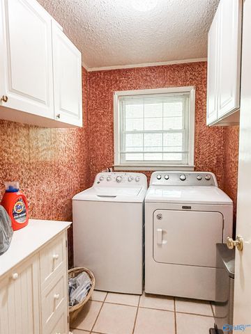 520 Diversey Street, Rainbow City, AL 35906