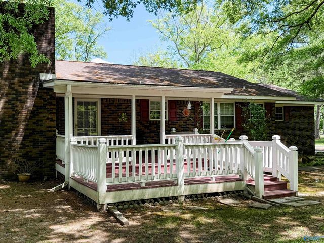 520 Diversey Street, Rainbow City, AL 35906