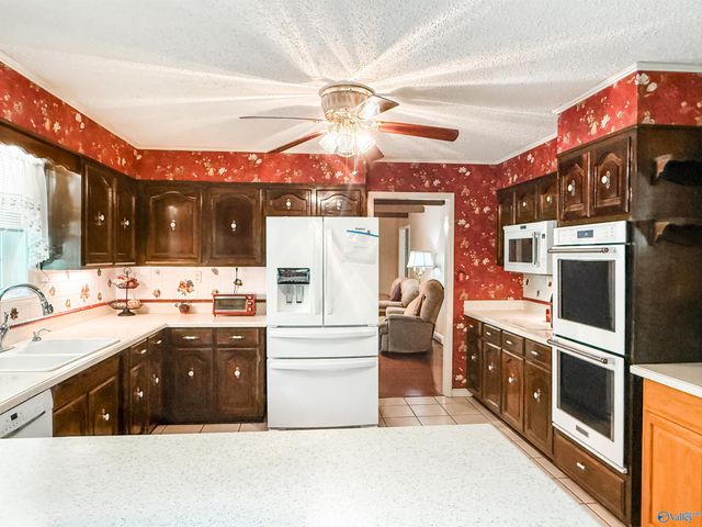 520 Diversey Street, Rainbow City, AL 35906