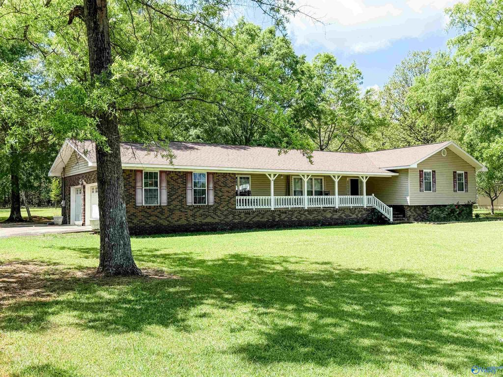 520 Diversey Street, Rainbow City, AL 35906