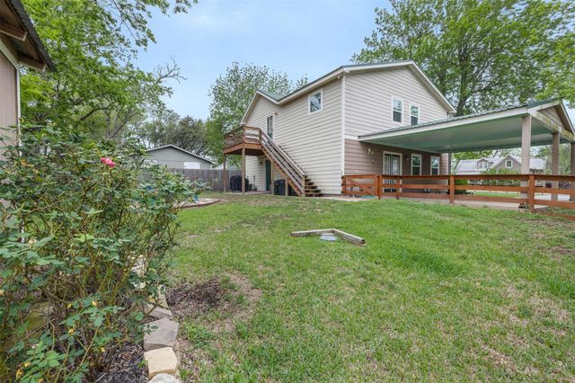 310 E Main Street, Fayetteville, TX 78940