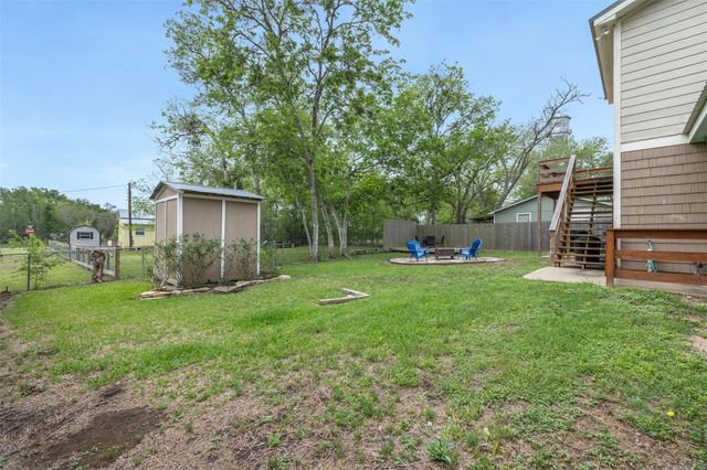 310 E Main Street, Fayetteville, TX 78940