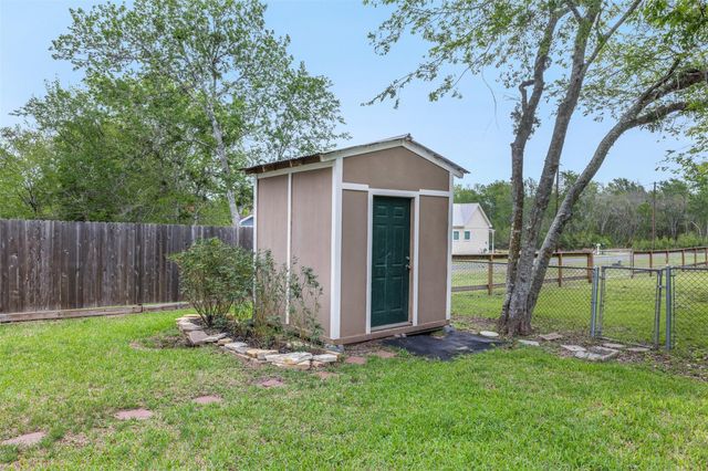 310 E Main Street, Fayetteville, TX 78940
