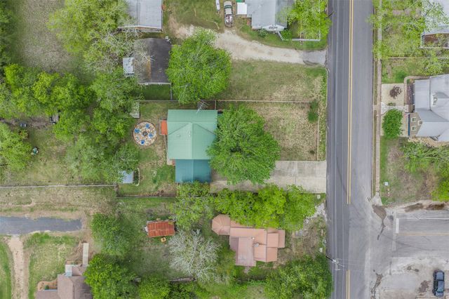 310 E Main Street, Fayetteville, TX 78940