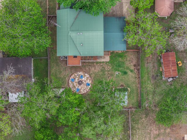 310 E Main Street, Fayetteville, TX 78940
