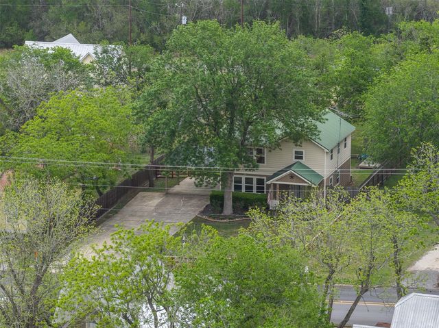 310 E Main Street, Fayetteville, TX 78940
