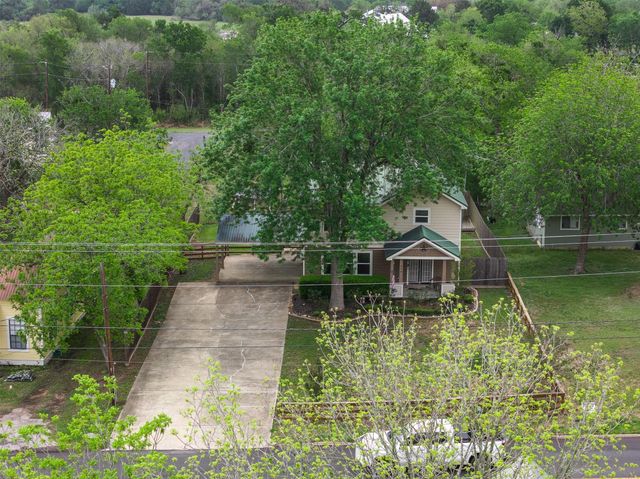 310 E Main Street, Fayetteville, TX 78940