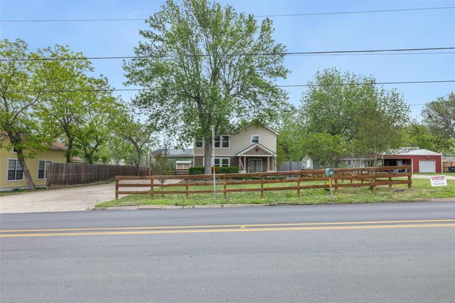 310 E Main Street, Fayetteville, TX 78940
