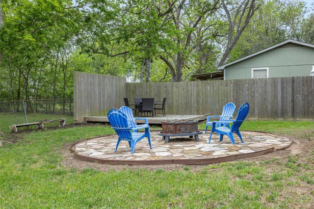 310 E Main Street, Fayetteville, TX 78940