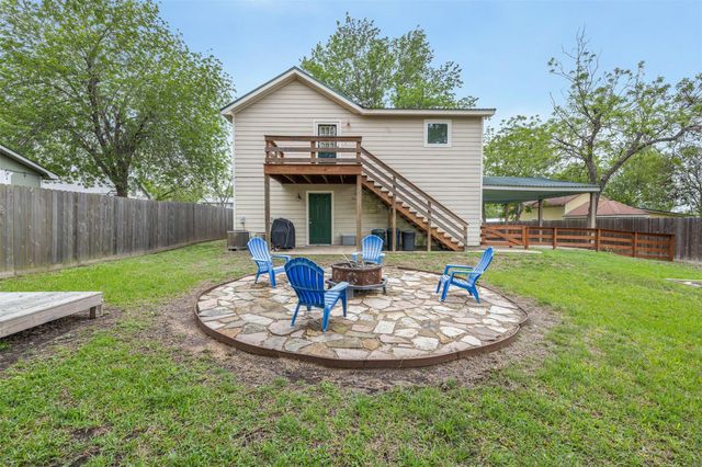 310 E Main Street, Fayetteville, TX 78940