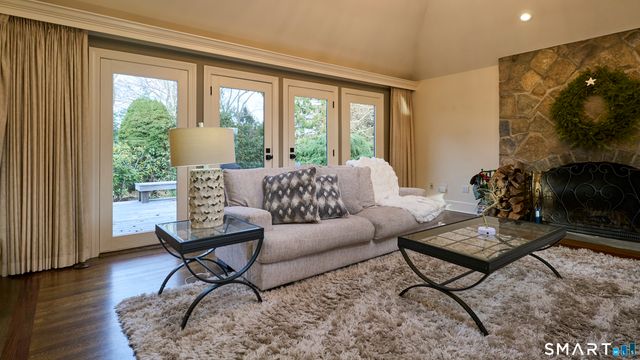 19 Money Point Road, Stonington, CT 06355