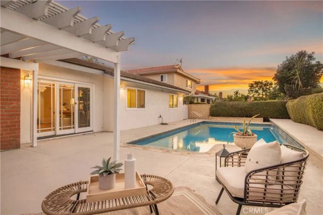 4657 Hazelnut Avenue, Seal Beach, CA 90740