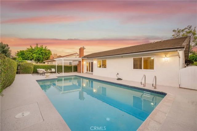 4657 Hazelnut Avenue, Seal Beach, CA 90740