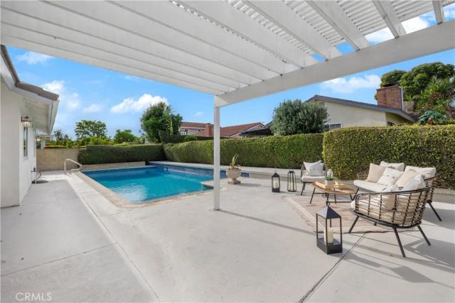 4657 Hazelnut Avenue, Seal Beach, CA 90740