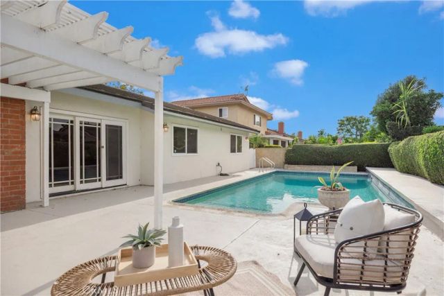 4657 Hazelnut Avenue, Seal Beach, CA 90740