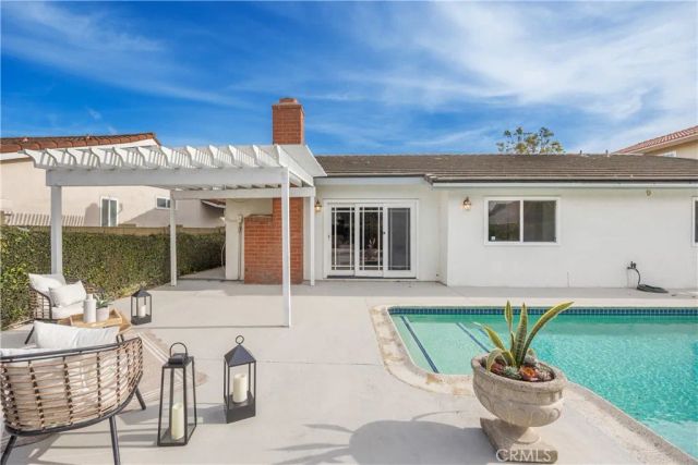 4657 Hazelnut Avenue, Seal Beach, CA 90740