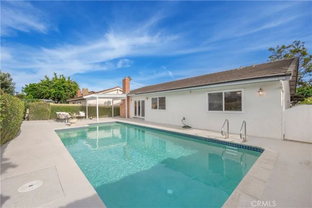 4657 Hazelnut Avenue, Seal Beach, CA 90740