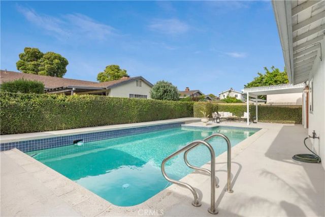 4657 Hazelnut Avenue, Seal Beach, CA 90740